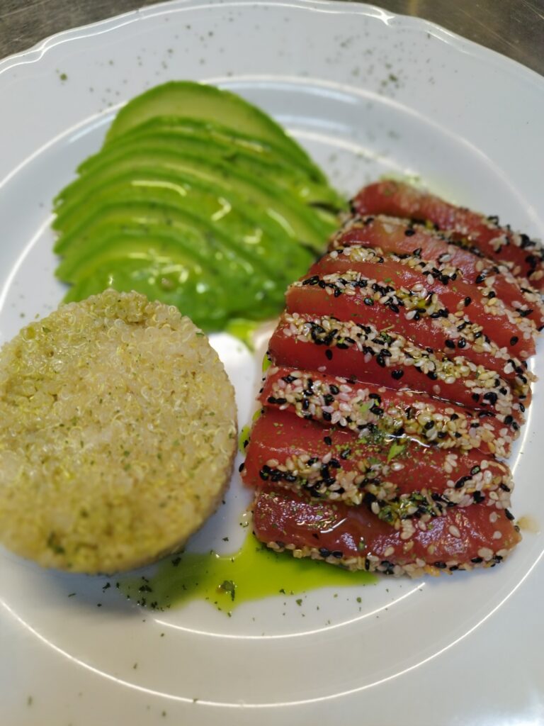 Scopri i imiei piatti - Tataki di anguria con avocado e quinoa