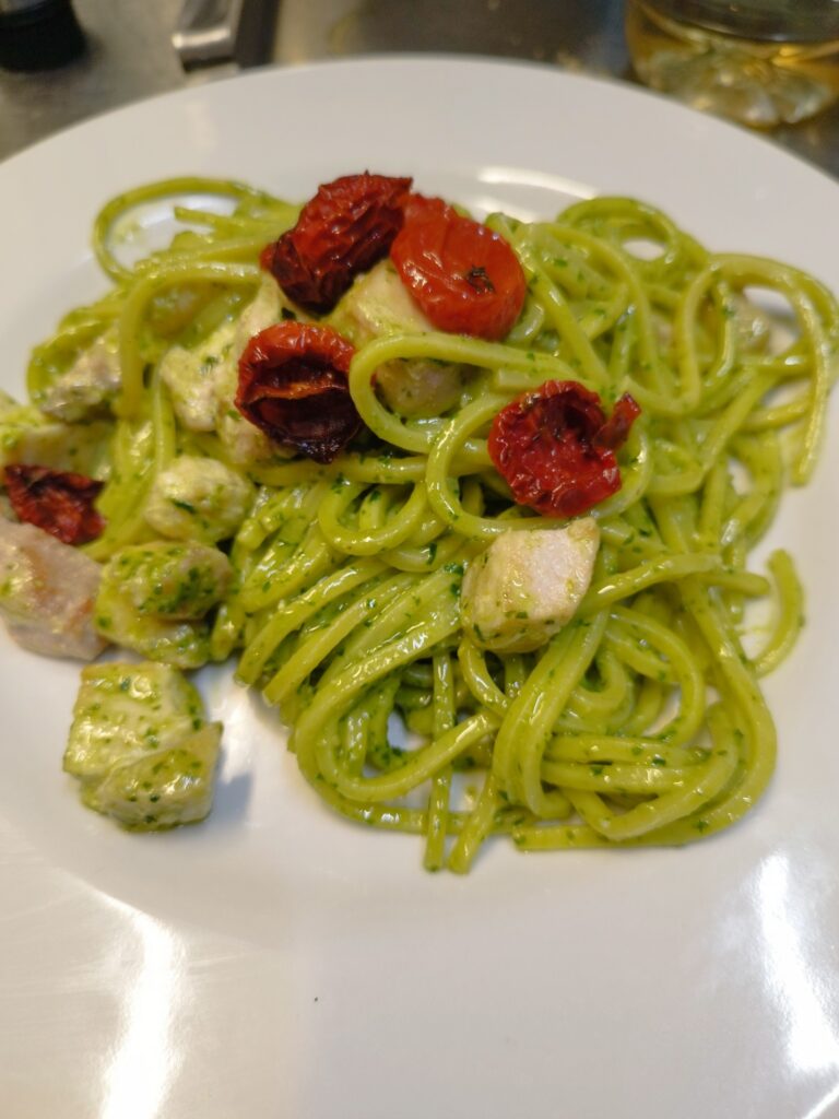 Scopri i miei piatti - Tagliolini con pesto di basilico pesce spada e pomodorini confit