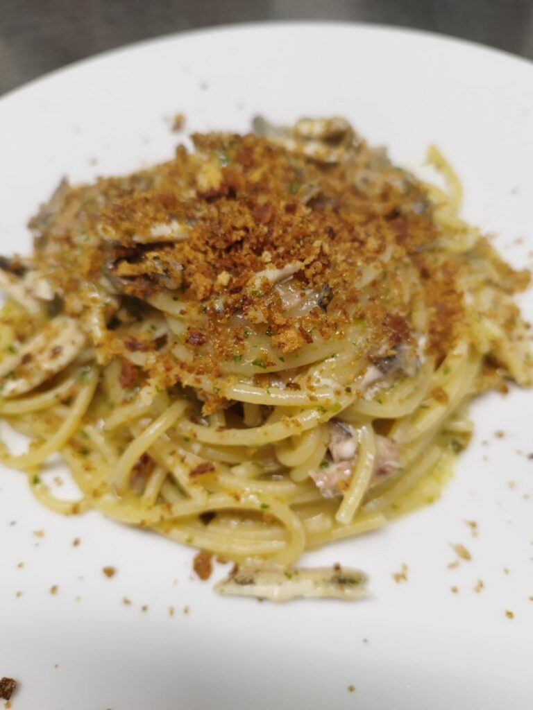 Scopri i miei piatti - Spaghetti alle vongole con panure aromatizzata