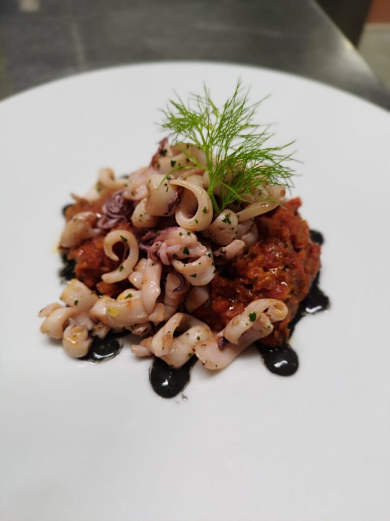 Scopri i miei piatti - Insalatina tiepida di calamari con pappa al pomodoro